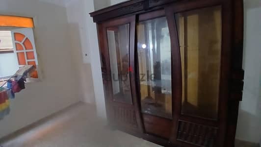 للبيع نيش  لعدم الاستخدام له