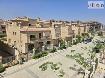 توين هاوس للبيع 295 متر مع  lavista بالسعر القديم استلام فوري  فيو مميز داخل الكمبوند