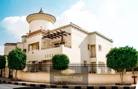 اسكن فورا فى فيلا فخمة بحمام سباحه خاص فيو مفتوح على انفنتى لاجون بجوار الجامعة الامريكيه