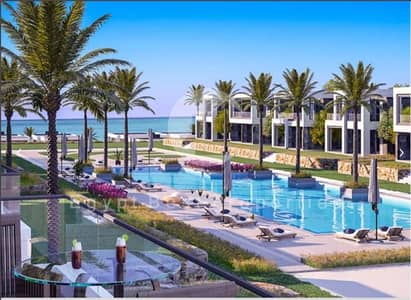 شاليه للبيع في سيزين (القامزي)متشطب بالتكييفات بخشب المطبخ شايف البحر وبحري 100% في الساحل الشمالي