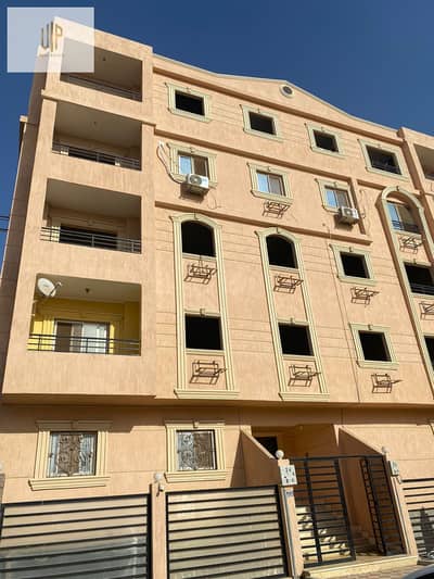 شقة للبيع بجاردنيا هايتس بالقرب من محور حمد نجيب والقرب من مسجد حرية سلبم  ولها جاردن خاص