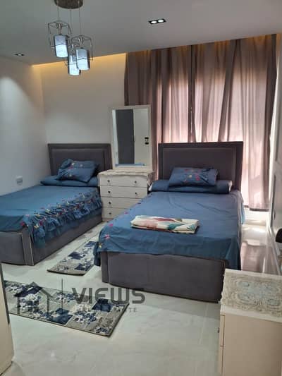 شقة بجاردن 125م + 25م حديقة مفروشة بالكامل ماونتن فيو اى سيتي Mountain view i city