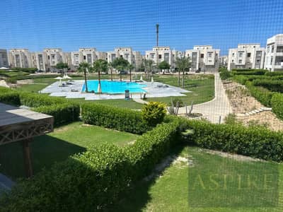 شاليه 3 غرف  للايجار مكيف بالكامل وعلي حمام السباحة  في امواج