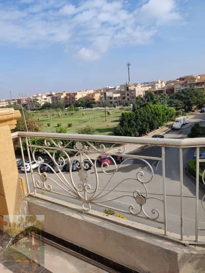 سكن راقٍ بفيو مفتوح وخصوصية تامة – شقة رووف مفروشة بالكامل في حي الياسمين شقة رووف فاخرة 350 M² بالفرش والتكييفات للإيجار في الياسمين 2 بالتجمع الخامس!