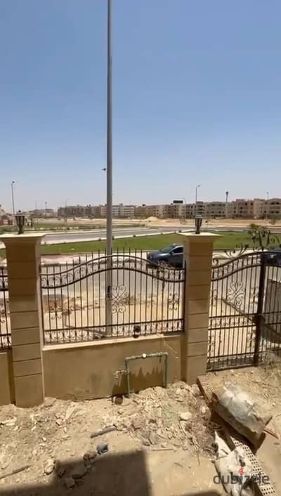 دوبلكس للبيع في الحي الثالث شرق ارقي احياء الشروق موقع مميز علي ناصية وفيو مفتوح علي شارع الحريه