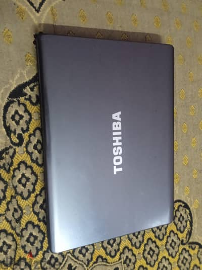 للبيع لاب توب TOSHIBA Satellite مستعمل بحالة ممتازة*