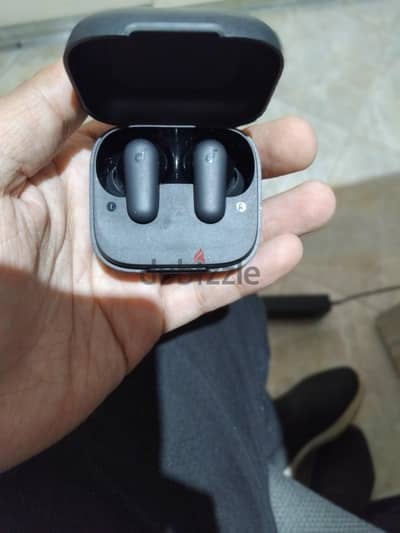 ايربودز ساوند كور R50i Nc بحالة جديده معاها كرتونه وقطع الغيار