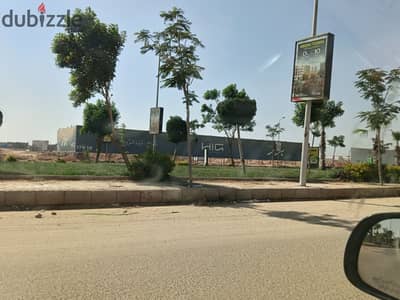 شقه للبيع فى كمبوند على طريق الواحات مباشر 135 متر