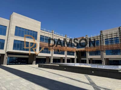 محل للبيع 35م استلام فوري بمقدم 12% و تقسيط علي 12 سنة في العاصمة الإدارية الجديدة R3 أمام أول منطقة سكنية عايشة بالفعل في العاصمة الإدارية الجديدة
