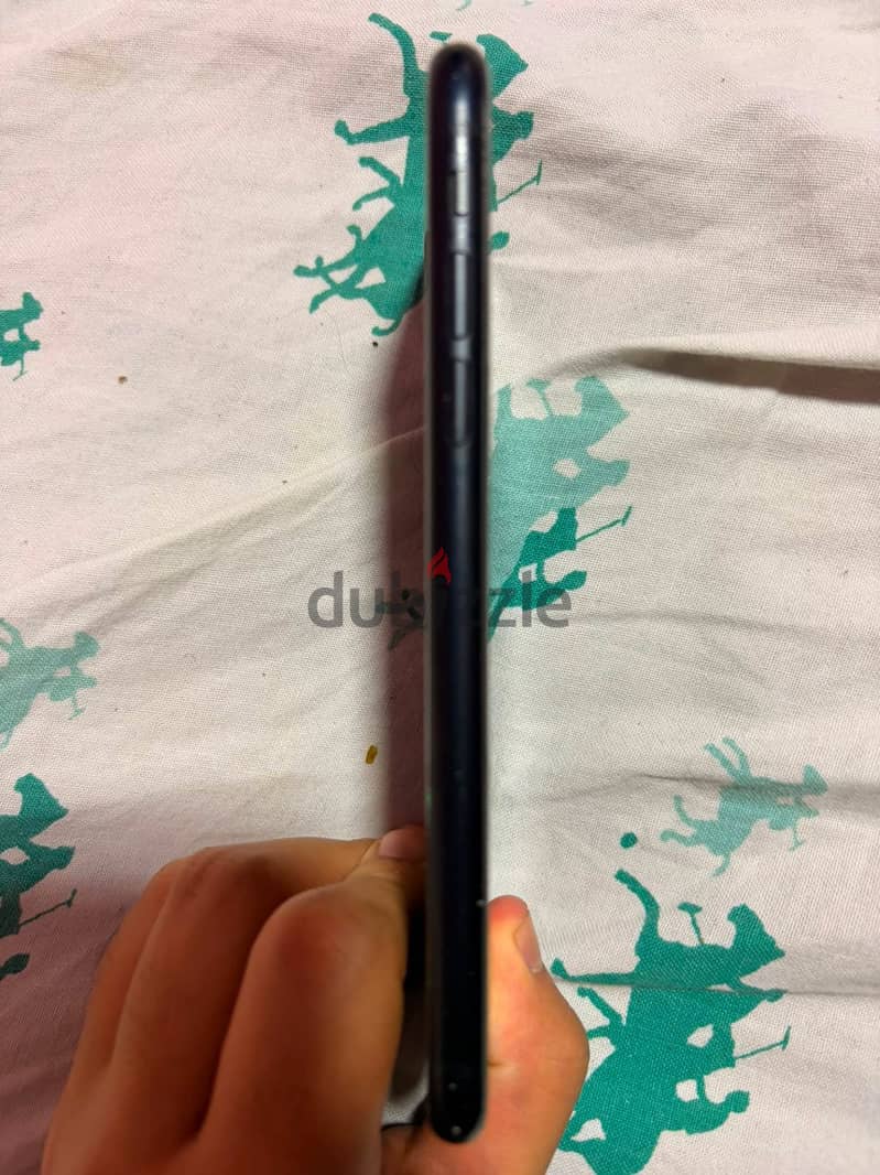 Apple - iPhone XR 7