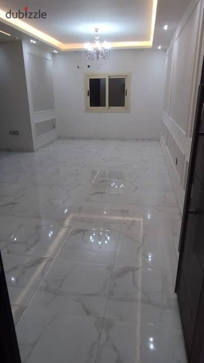 شقة ايجار في النرجس عمارات شامل المطبخ ، 210 متر ، الدور الاول ، علي شارع جمال عبد الناصر الرئيسي ، متاح غاز طبيعي
