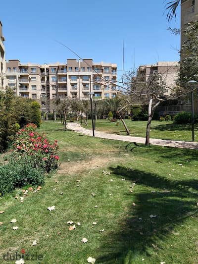 Ground-floor apartment with a garden for sale in Madinaty, B11.
