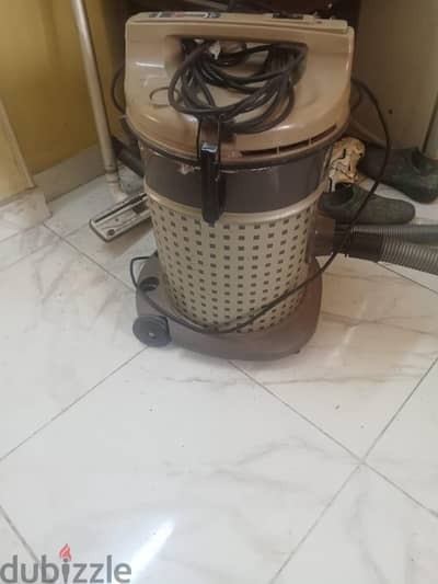 مكنسه كهرباىيه