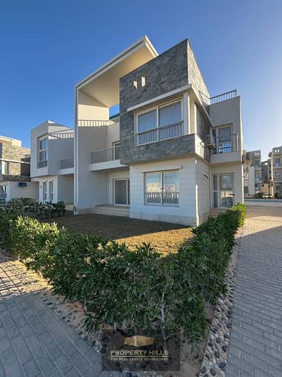 ready to move chalet in prim location with sea view