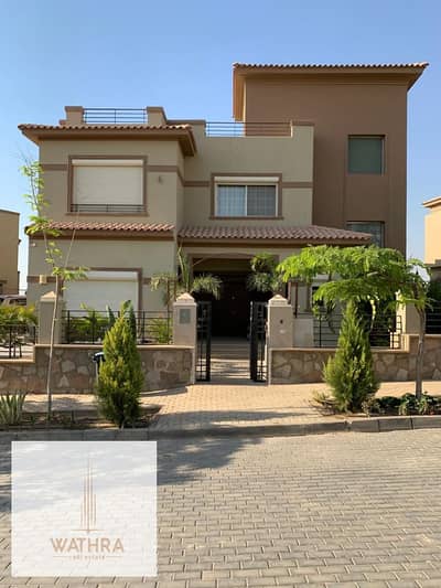 اكبر فيلا ستاند الون بفيو لاند سكيب وبحيرة للبيع في Palm Hills Katameya