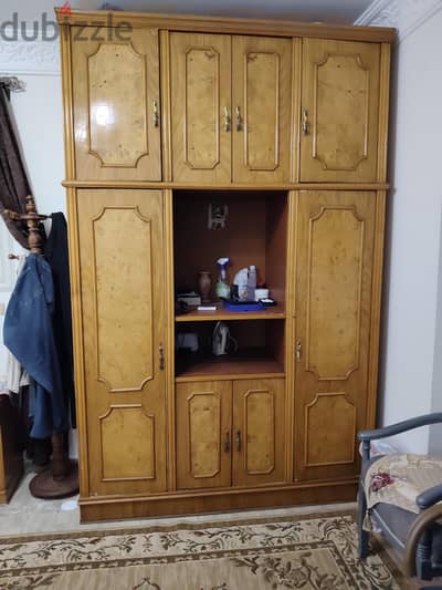 دولاب حجم كبير  دورين وعلاقة ملابس وكومو