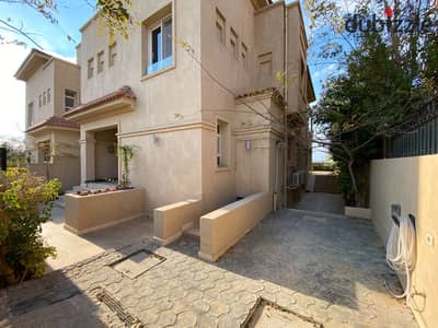 Twin villa fully finished for sale in Al-Hodba compound, 6 October, distinguished by its ideal location and a stunning panoramic view, and its proximity to Palm Hills and Karma Heights.