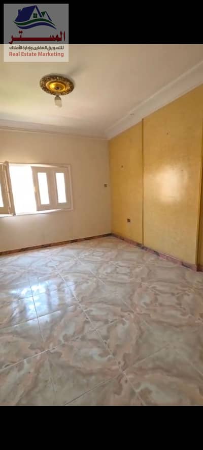 Office consisting of two rooms, a reception, a kitchen, and a bathroom on the fourth floor with an elevator, close to services, transportation, and the main road in the Tenth District, Nasr City, Cairo