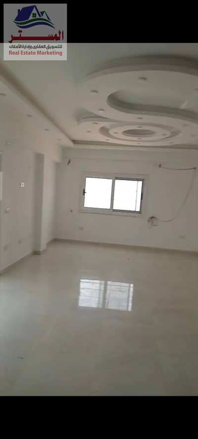 Three-bedroom apartment with a reception, kitchen, and 2 bathrooms on the sixth floor with an elevator in the tenth district of Nasr City, close to services, transportation, the main road, and near Al-Hassan Mosque and the Lisan Al-Arab Center for Teaching Foreigners and nearby.