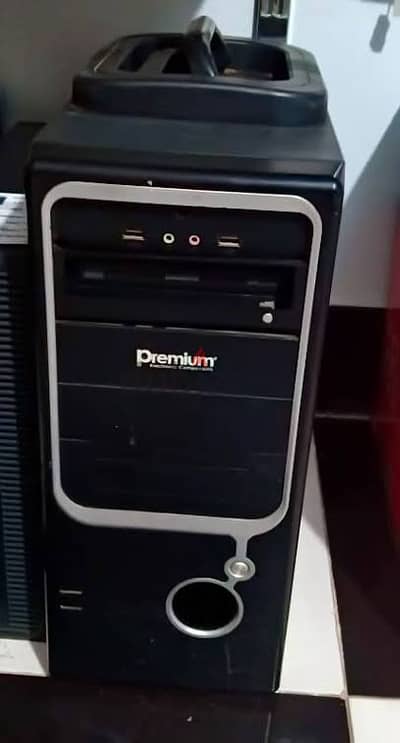 عدد ٢ جهاز كمبيوتر  واحد hp والتانى تجميع ا