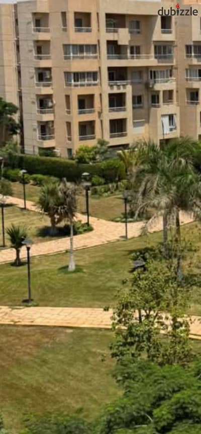 شقه ٢٠٠ متر أرضي بحديقه خاصه b11