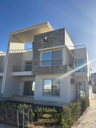 ready to move chalet in prim location with sea view