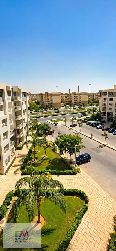 شقة 200م للبيع فى مدينتي b10 بإطلالة مميزة على الجاردن ، حجز قديم وتقسيط حتى 7 سنوات.