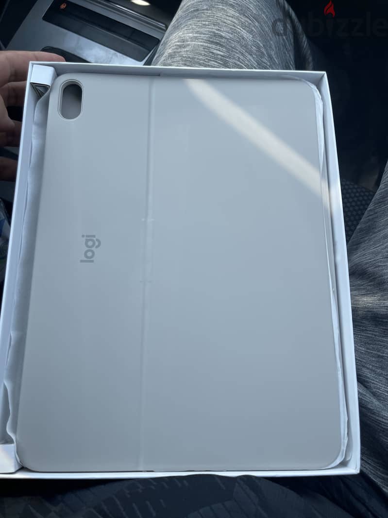 logitech combo touch for ipad air M2,M3,M4 2