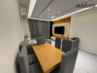 شقة اول سكن تشطيب و فرش فندقي للايجار بجانب الخدمات بالرحاب