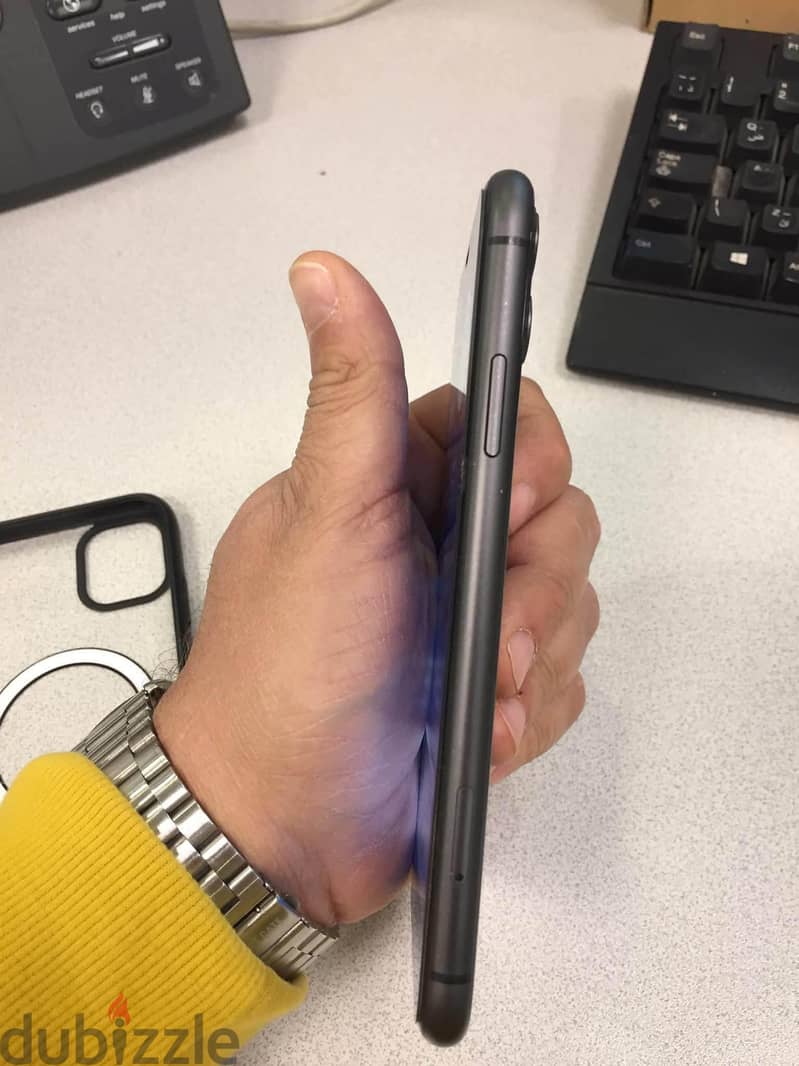 Apple - iPhone 11 4