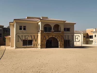فيلا مستقلة  مميزه للبيع في اب تاون كايرو فيو علي الجولف مباشرة  تشطيب فاخر من المالك  Uptown Cairo