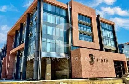 LOWEST PRICE Resale Office 138m Delivered for sale in Three Sixty Mall Golden Square Fifth Settlement New Cairo