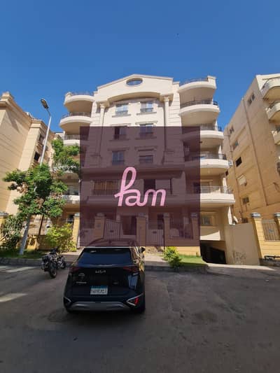 Minutes from 90 Street | Ready to Move