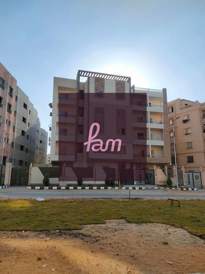 220m Front Apt in South Lotus near Golden Square
