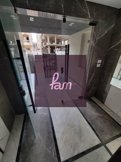 190 sqm Apartment | 2nd Row from Clubs Area