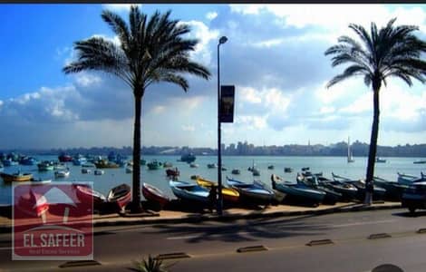Shop for rent 45m in a prime location by the sea, first row by the sea