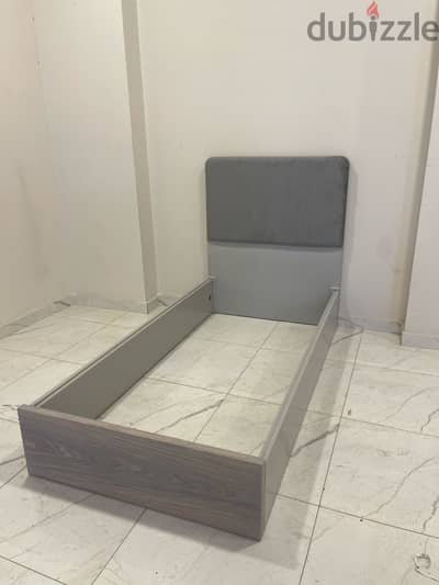 سرير اطفال متر
