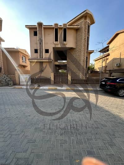 فيلا للبيع في ريفر ووك التجمع الخامس موقع مميز اقل من سعر السوق River walk
