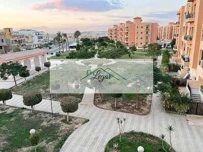 شقه للايجار في دريم لاند 220م - مفروشه بالكامل