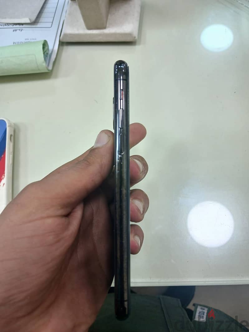 Apple - iPhone X 4
