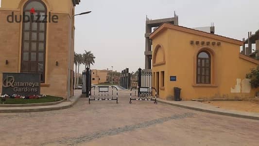 فيلا للبيع في كمبوند قطامية جاردنز التجمع الخامس خلف الجامعه الامريكيه مباشره
