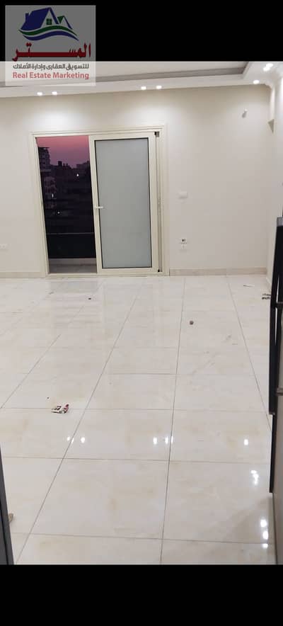 3-bedroom apartment with a reception, kitchen, and 2 bathrooms on the sixth floor. The building has 2 elevators on Mahdi Arafa main street, near Mustafa Al-Nahas.
