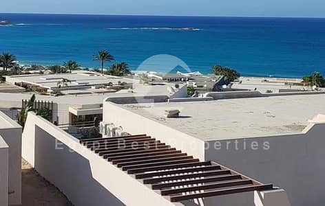 بدون مقدم | شاليه فندقي غرفه نوم بإطلاله مزدوجه للبحر و لاجون وتقسيط 10 سنين في افضل موقع لرأس الحكمه الساحل الشمالي