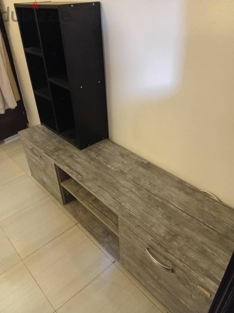 Tv screen table with small library 1