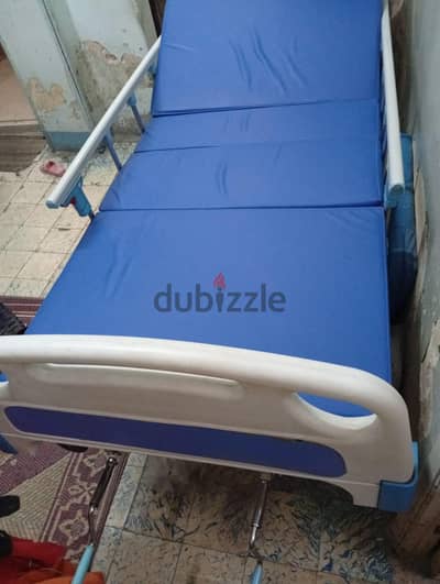 سرير طبي يدوي