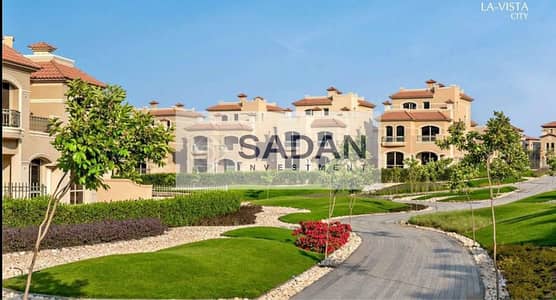 تاون هاوس متشطب بالكامل  للبيع جاهز علي الاستلام والسكن في قلب العاصمة الادارية الجديده بكمبوند لافيستا سيتي علي النهر الاخضر ------------------------