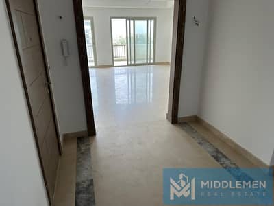 شقة 224م 3غرف متشطبة بالكامل بالتكيفات موقع مميز استلام فوري اب تاون كايرو Up Town Cairo Fountain Side