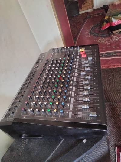 ميكسر وسماعات دي جي