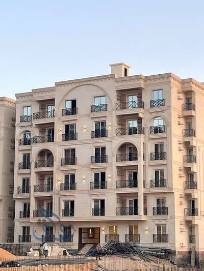 Ready-to-move-in 3-bedroom apartment, 176 sq m, for sale in Green City Compound – Hadayek October – next to Kenz Compound