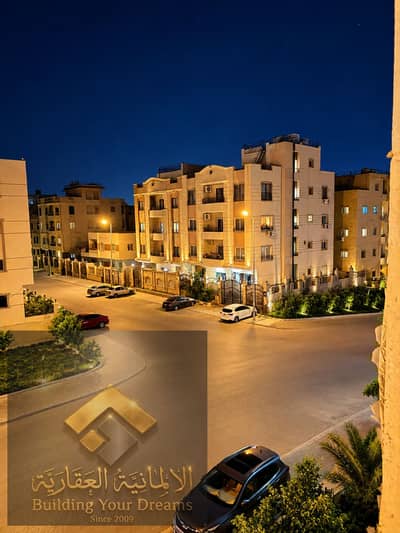 جاردينيا هايتس 1 حرف ف بموقع مميز بالقرب من محور جمال عبد الناصر والجامعة الروسية  10 دقائق من  الجامعه الألمانية. والجامعه الأمريكية وشارع التسعين الجنوبي وجملة ماركت ومسجد الرحمن الرحيم وقريب من الخدمات والمولات الرئيسية بالتجمع الخامس